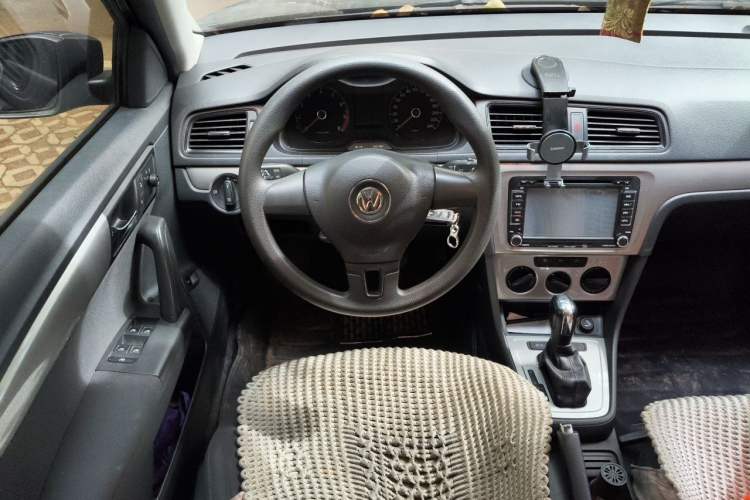 Used Volkswagen Lavida 2013 Revised Classic 1.6L Automatic Fashion Edition Steering Wheel