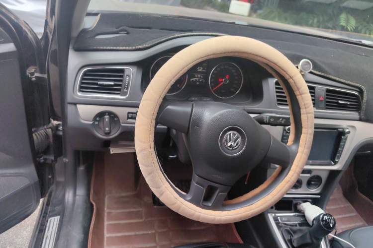 Used Volkswagen Lavida 2013 Restyled Classic 1.6L Manual Comfort Edition Steering Wheel