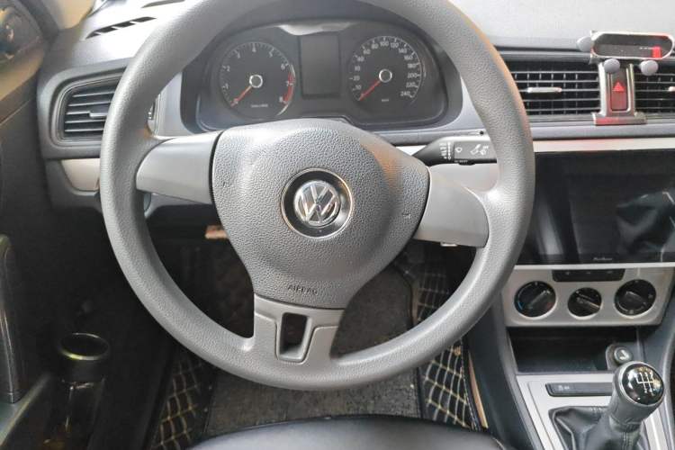 Used Volkswagen Lavida 2013 Revised Classic 1.6L Manual Fashion Edition Steering Wheel