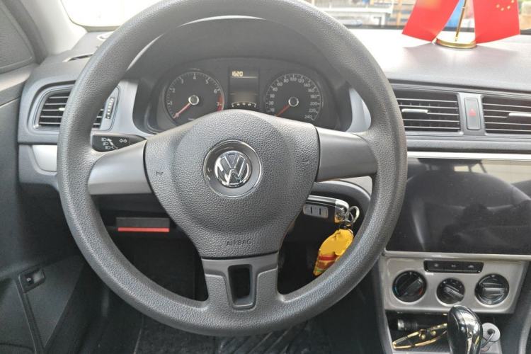 Used Volkswagen Lavida 2013 Classic 1.6L Automatic Fashion Edition Steering Wheel