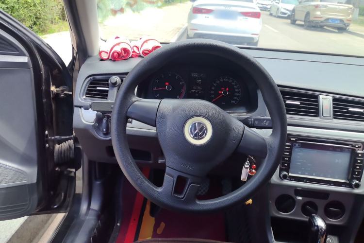 Used Volkswagen Lavida 2013 Revised Classic 1.6L Automatic Fashion Edition Steering Wheel