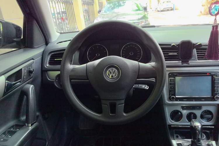 Used Volkswagen Lavida 2013 Revised Version 1.4 TSI DSG Comfort Edition Steering Wheel