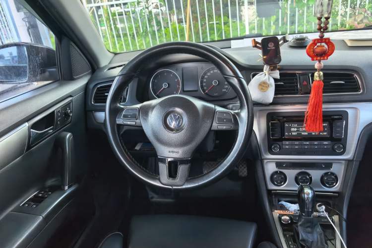 Used Volkswagen Lavida 2013 1.4TSI DSG Luxury Edition Steering Wheel