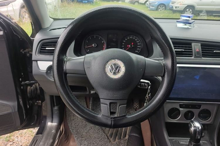 Used Volkswagen Lavida 2013 Revised Classic 1.6L Automatic Fashion Edition Steering Wheel