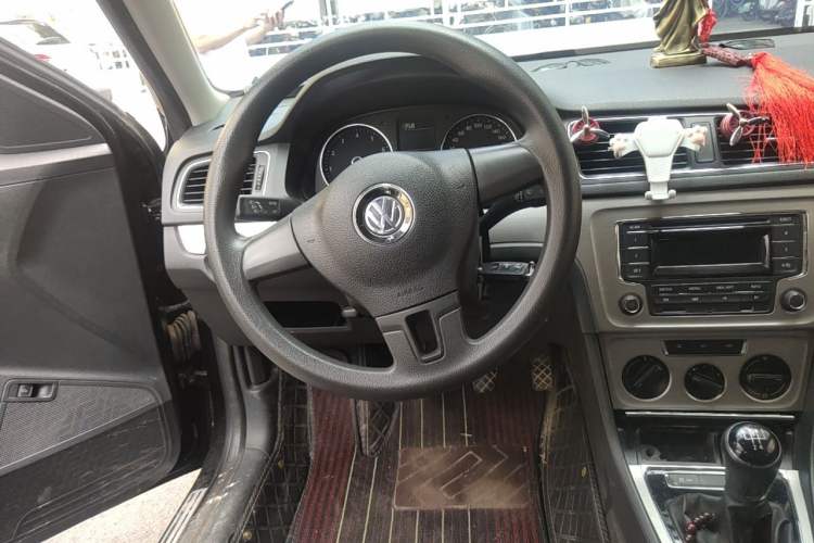 Used Volkswagen Lavida 2013 Restyled Classic 1.6L Manual Comfort Edition Steering Wheel