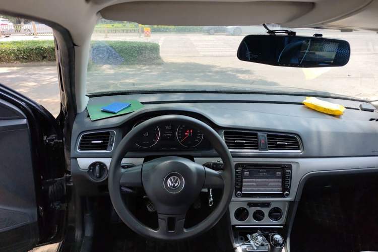 Used Volkswagen Lavida 2013 1.6L Manual Comfort Edition Steering Wheel