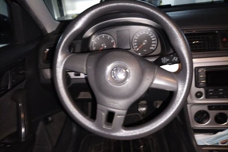 Used Volkswagen Lavida 2013 Revised Classic 1.6L Manual Fashion Edition Steering Wheel