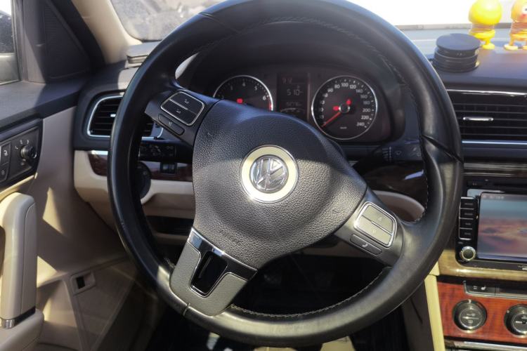 Used Volkswagen Lavida 2013 Revised Version 1.4 TSI Manual Luxury Edition Steering Wheel