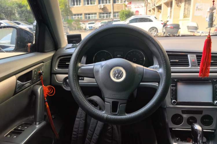 Used Volkswagen Lavida 2013 1.6L Automatic Comfort Edition Steering Wheel