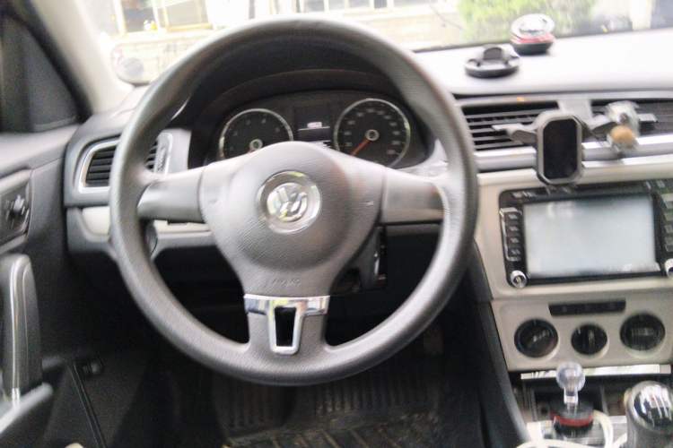 Used Volkswagen Lavida 2013 1.6L Manual Comfort Edition Steering Wheel