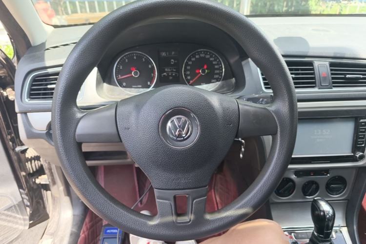 Used Volkswagen Lavida 2013 1.6L Automatic Comfort Edition Steering Wheel