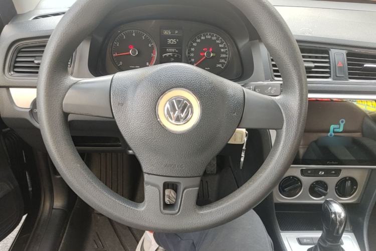 Used Volkswagen Lavida 2013 Revised Classic 1.6L Automatic Fashion Edition Steering Wheel