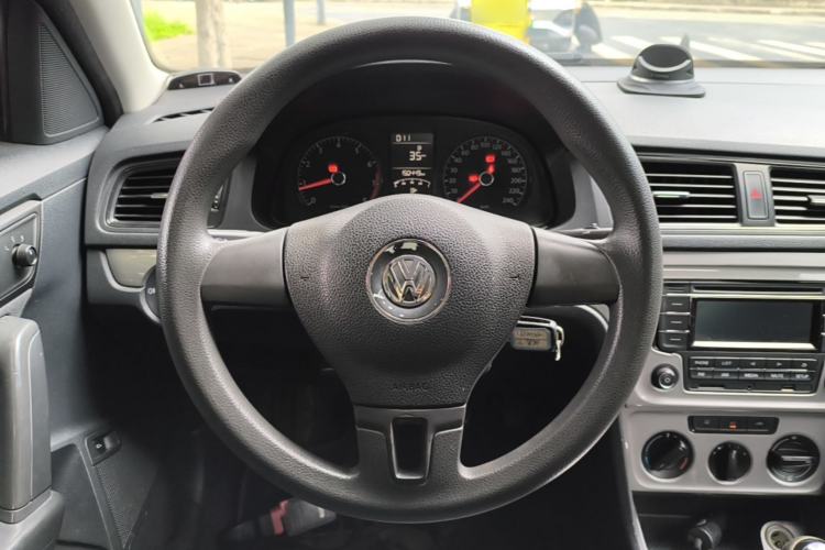 Used Volkswagen Lavida 2013 Revised Classic 1.6L Manual Fashion Edition Steering Wheel