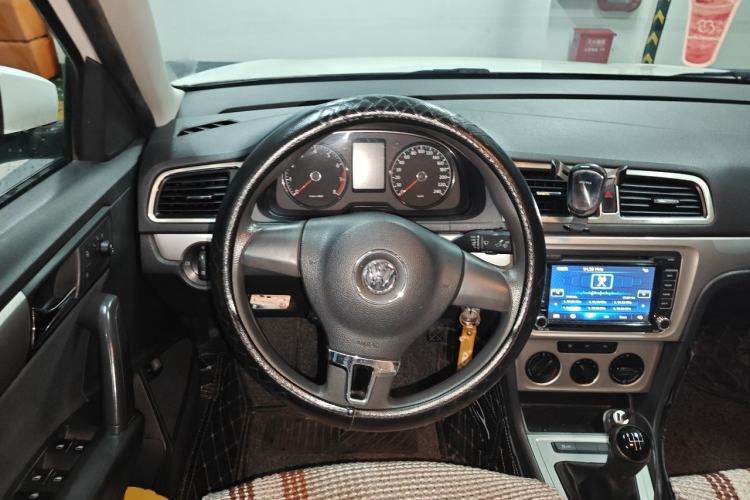 Used Volkswagen Lavida 2013 Revised Classic 1.6L Manual Fashion Edition Steering Wheel