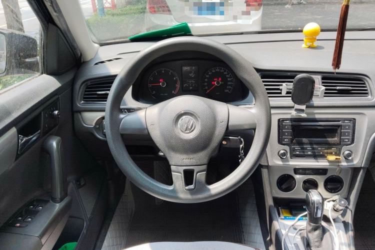 Used Volkswagen Lavida 2013 Revised Classic 1.6L Automatic Fashion Edition Steering Wheel