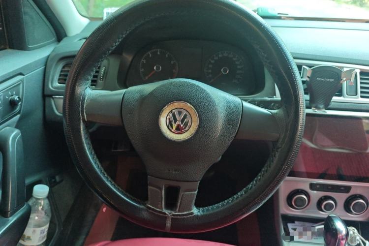 Used Volkswagen Lavida 2013 Revised Classic 1.6L Automatic Fashion Edition Steering Wheel