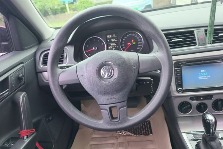 Used Volkswagen Lavida 2013 1.6L Automatic Comfort Edition Steering Wheel