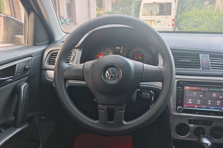 Used Volkswagen Lavida 2013 Revised Classic 1.6L Automatic Fashion Edition Steering Wheel