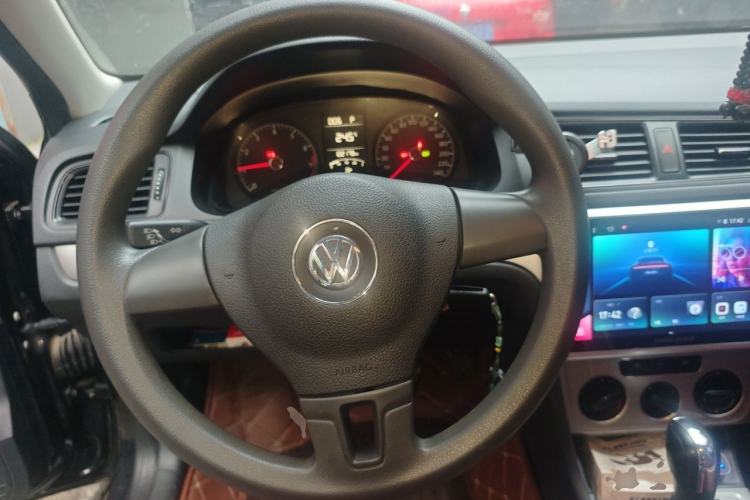 Used Volkswagen Lavida 2013 1.6L Automatic Fashion Edition Steering Wheel