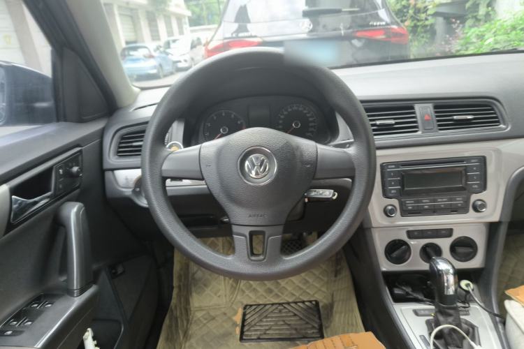 Used Volkswagen Lavida 2013 1.6L Automatic Fashion Edition Steering Wheel