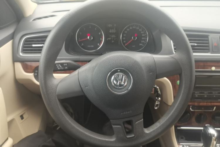 Used Volkswagen Lavida 2013 Restyled Classic 1.6L Automatic Comfort Edition Steering Wheel