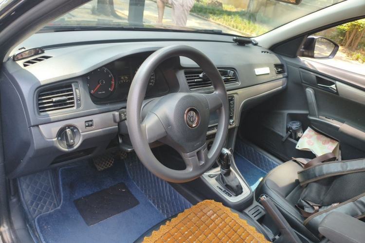 Used Volkswagen Lavida 2013 Revised Classic 1.6L Automatic Fashion Edition Steering Wheel