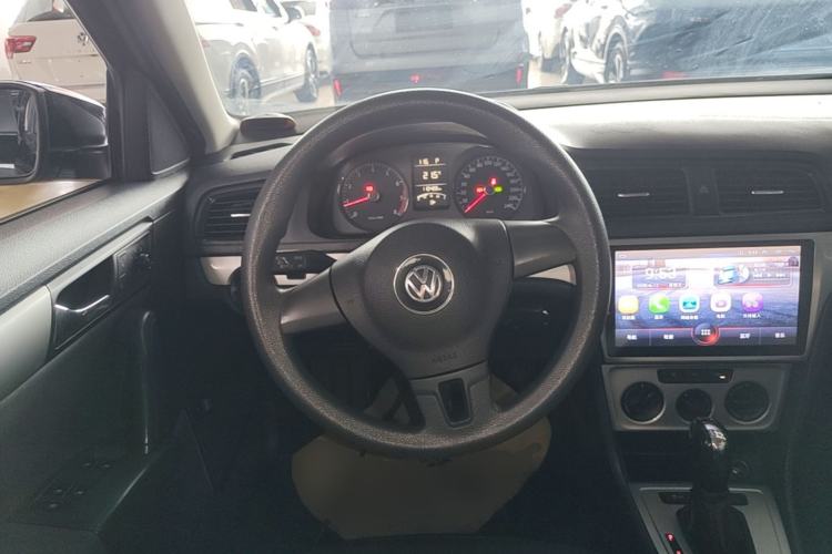 Used Volkswagen Lavida 2013 Revised Classic 1.6L Automatic Fashion Edition Steering Wheel