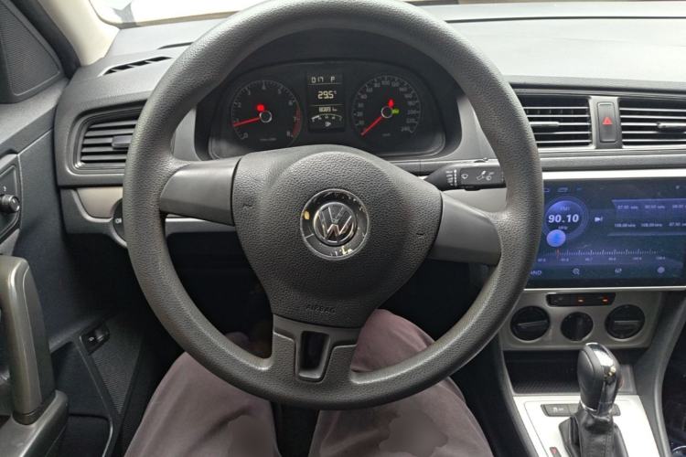 Used Volkswagen Lavida 2013 Revised Classic 1.6L Automatic Fashion Edition Steering Wheel