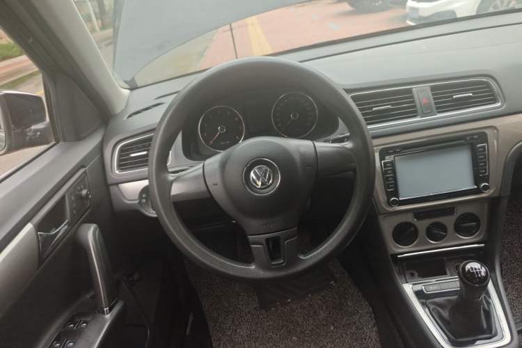 Used Volkswagen Lavida 2013 Restyled Classic 1.6L Manual Comfort Edition Steering Wheel