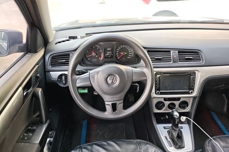 Used Volkswagen Lavida 2013 Revised Classic 1.6L Automatic Fashion Edition Steering Wheel