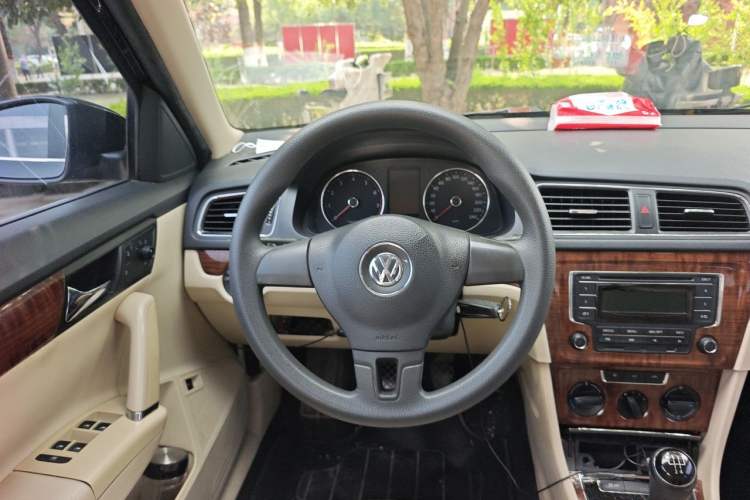 Used Volkswagen Lavida 2013 Restyled Classic 1.6L Manual Comfort Edition Steering Wheel