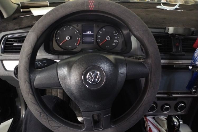 Used Volkswagen Lavida 2013 1.6L Automatic Comfort Edition Steering Wheel