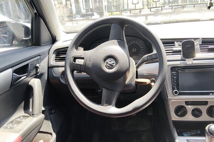Used Volkswagen Lavida 2013 Revised Classic 1.6L Manual Fashion Edition Steering Wheel