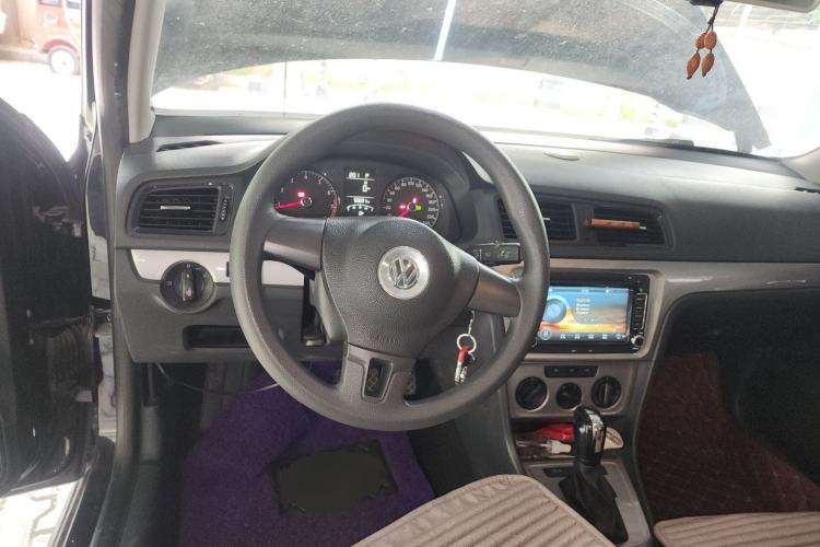 Used Volkswagen Lavida 2013 Revised Classic 1.6L Automatic Fashion Edition Steering Wheel