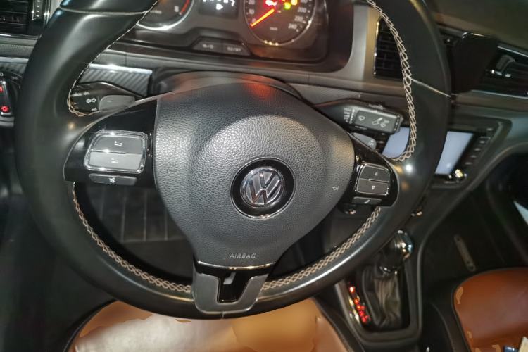 Used Volkswagen Lavida 2013 1.6L Automatic Comfort Edition Steering Wheel