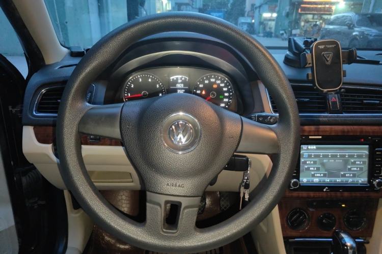 Used Volkswagen Lavida 2013 1.6L Automatic Comfort Edition Steering Wheel