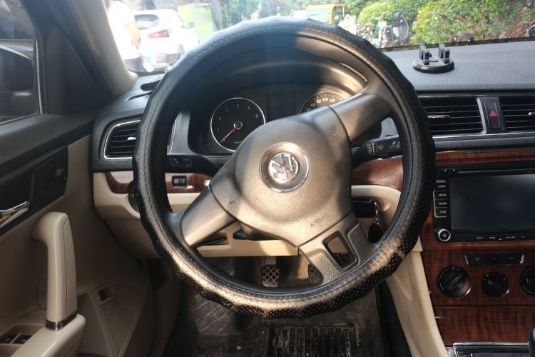Used Volkswagen Lavida 2013 Restyled Classic 1.6L Manual Comfort Edition Steering Wheel