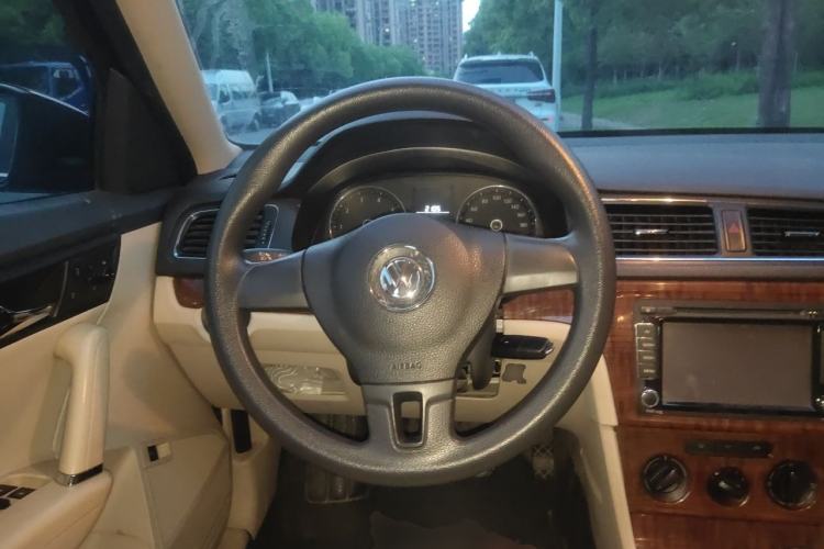 Used Volkswagen Lavida 2013 1.6L Manual Comfort Edition Steering Wheel