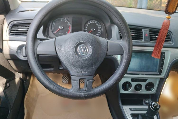 Used Volkswagen Lavida 2013 Revised Classic 1.6L Manual Fashion Edition Steering Wheel