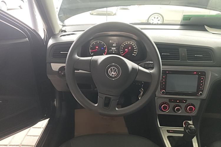 Used Volkswagen Lavida 2013 Revised Classic 1.6L Manual Fashion Edition Steering Wheel