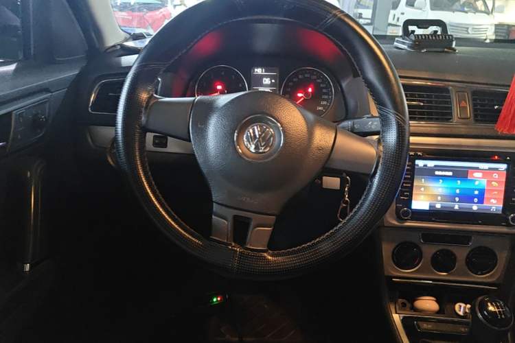 Used Volkswagen Lavida 2013 1.6L Manual Comfort Edition Steering Wheel