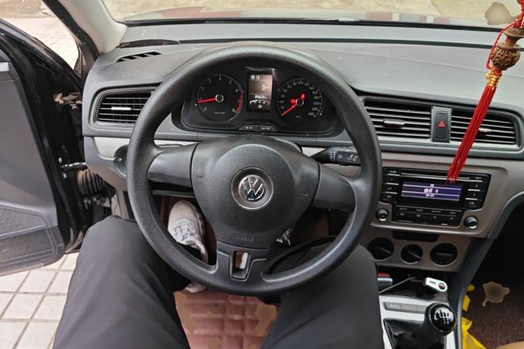 Used Volkswagen Lavida 2013 Revised Classic 1.6L Manual Fashion Edition Steering Wheel