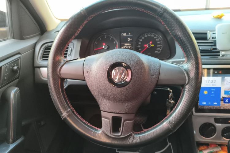 Used Volkswagen Lavida 2013 Revised Classic 1.6L Automatic Fashion Edition Steering Wheel