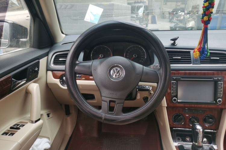 Used Volkswagen Lavida 2013 1.4TSI DSG Comfort Edition Steering Wheel