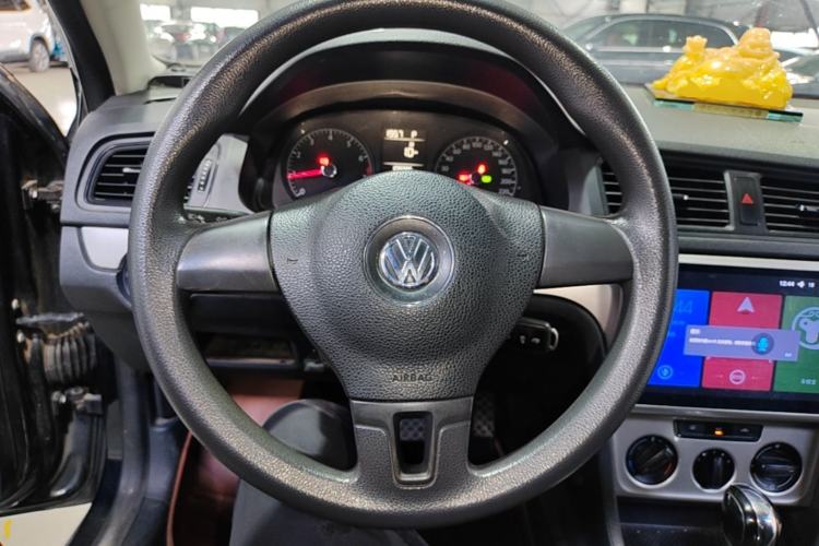 Used Volkswagen Lavida 2013 Revised Classic 1.6L Automatic Fashion Edition Steering Wheel