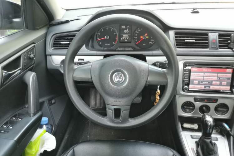 Used Volkswagen Lavida 2013 Revised Classic 1.6L Automatic Fashion Edition Steering Wheel