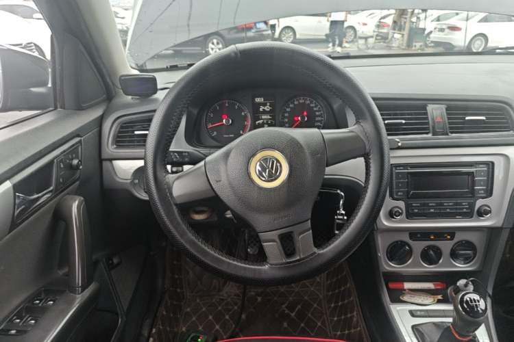 Used Volkswagen Lavida 2013 Revised Classic 1.6L Manual Fashion Edition Steering Wheel
