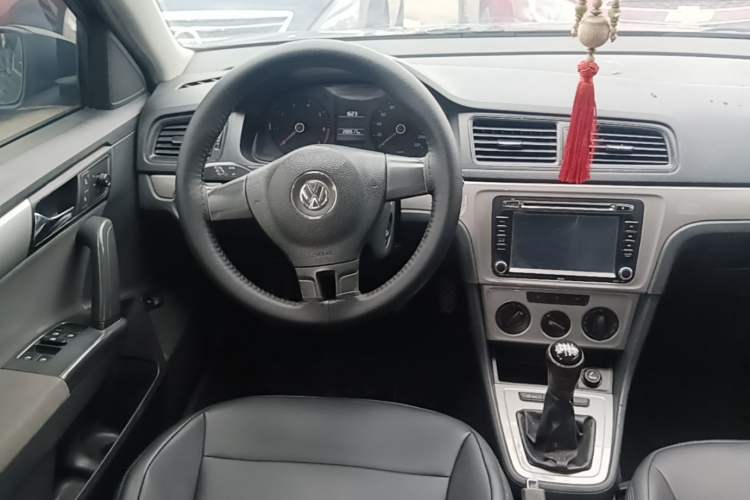 Used Volkswagen Lavida 2013 1.6L Manual Fashion Edition Steering Wheel