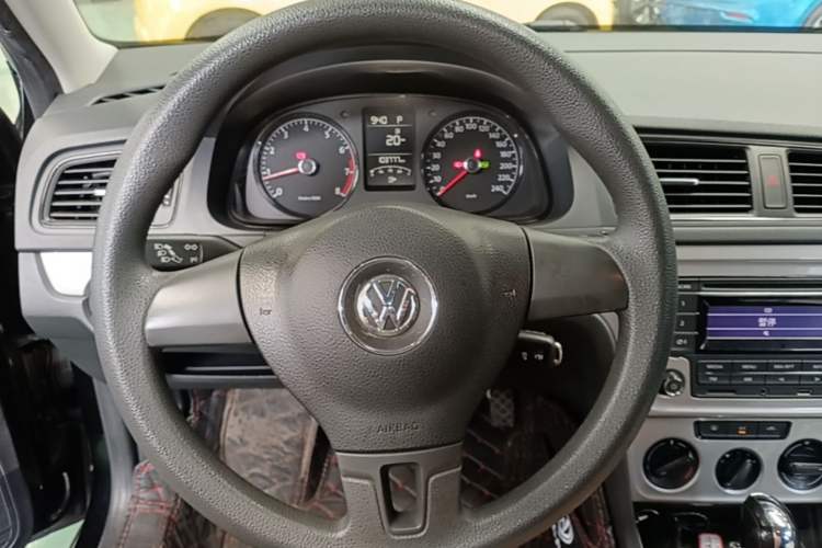 Used Volkswagen Lavida 2013 Revised Classic 1.6L Automatic Fashion Edition Steering Wheel