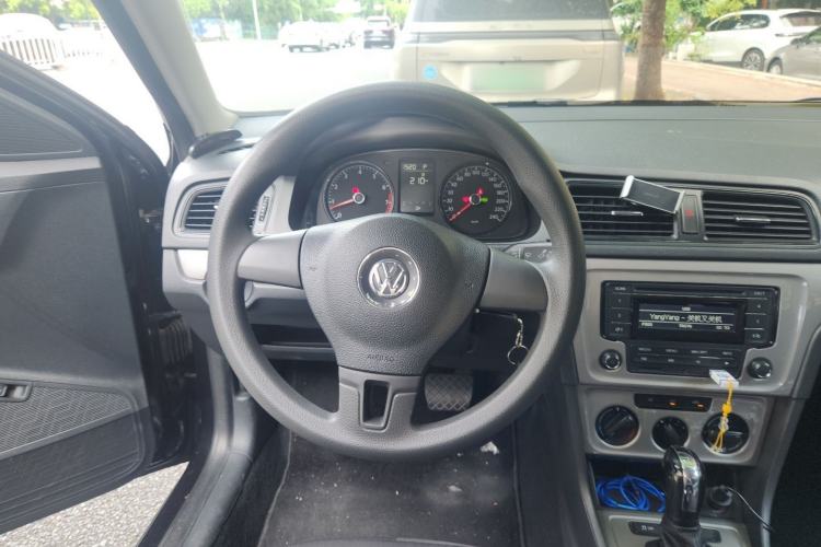 Used Volkswagen Lavida 2013 Revised Classic 1.6L Automatic Fashion Edition Steering Wheel